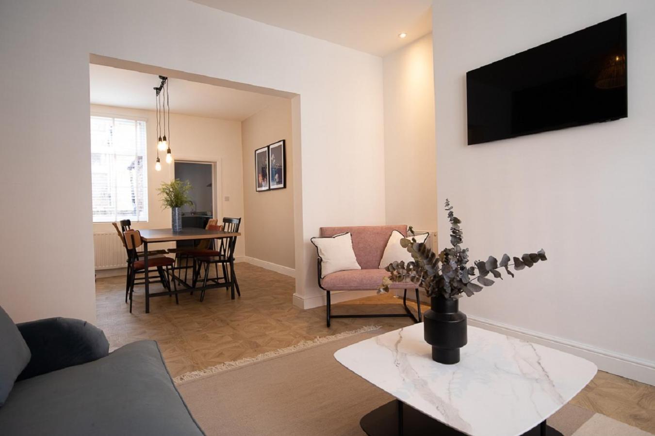 Sea Renity Villa Уитби Екстериор снимка