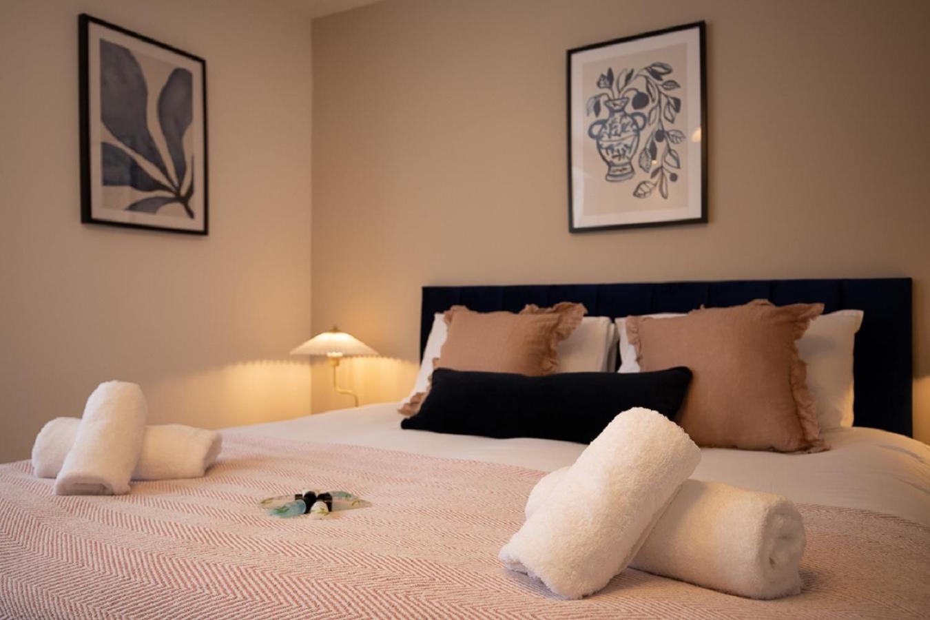 Sea Renity Villa Уитби Екстериор снимка